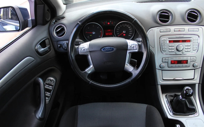 Ford Mondeo cena 15900 przebieg: 242000, rok produkcji 2008 z Puławy małe 154
